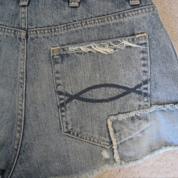 Abercrombie & Fitch the A&F high rise festival distressed jean patch shorts - Picture 6 of 8